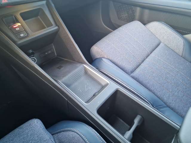 Fahrzeugbild eines Renault 4 E-TECH