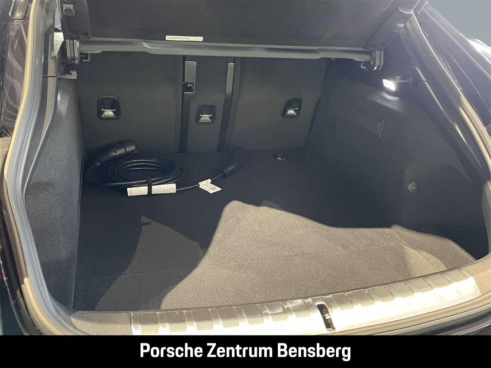 Fahrzeugbild eines Porsche Taycan