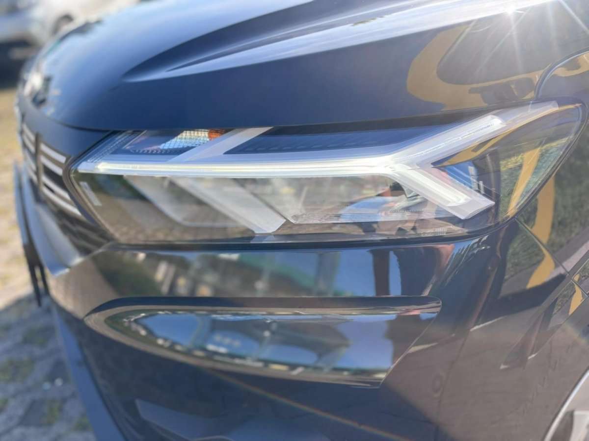 Fahrzeugbild eines Dacia Sandero