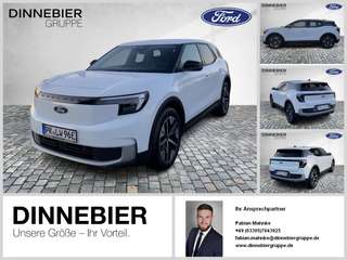 Schräge Frontansicht auf einen Ford Explorer , freigestellt