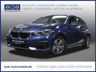 Schräge Frontansicht auf einen BMW 1er-Reihe , freigestellt