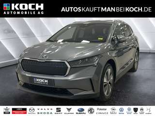 Schräge Frontansicht auf einen Skoda ENYAQ , freigestellt