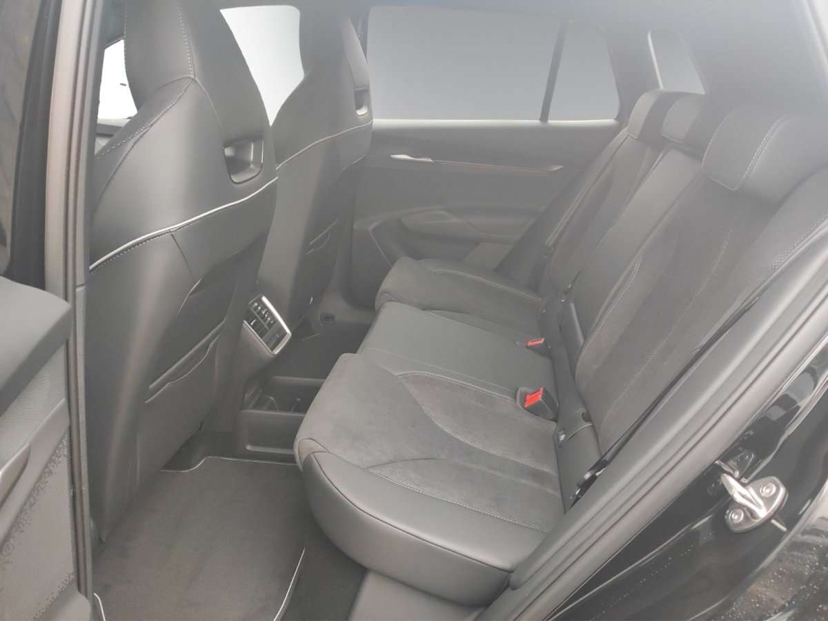 Fahrzeugbild eines Skoda ELROQ