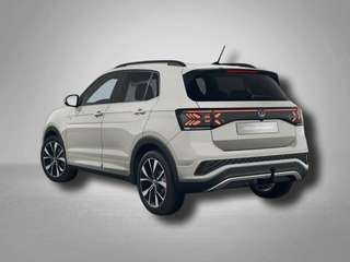 Schräge Frontansicht auf einen Volkswagen T-Cross , freigestellt