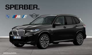 Schräge Frontansicht auf einen BMW X5 , freigestellt