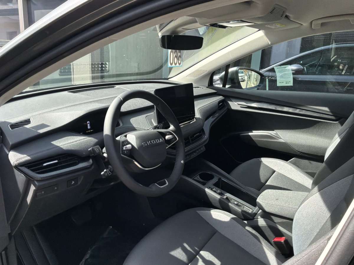 Fahrzeugbild eines Skoda ELROQ