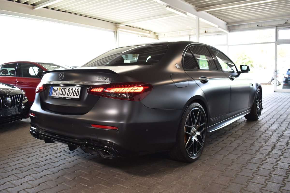 Fahrzeugbild eines Mercedes-Benz E-Klasse