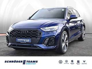 Schräge Frontansicht auf einen Audi SQ5 , freigestellt