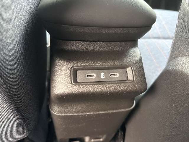 Fahrzeugbild eines Renault 4 E-TECH