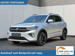 Schräge Frontansicht auf einen Volkswagen T-Cross , freigestellt