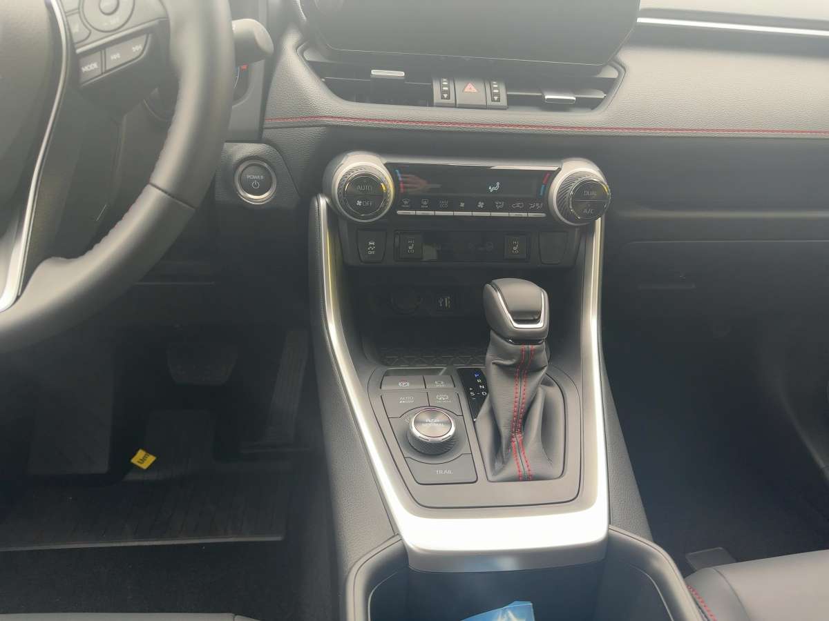 Fahrzeugbild eines Suzuki Across