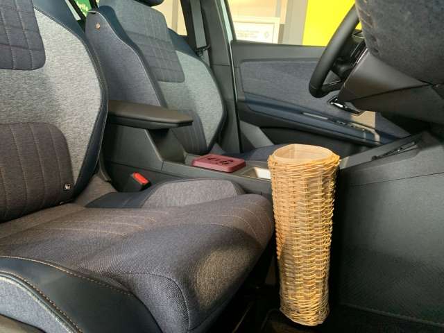 Fahrzeugbild eines Renault 4 E-TECH