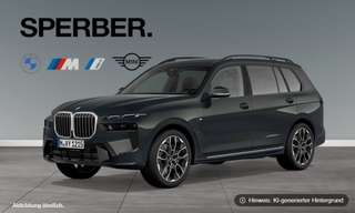 Schräge Frontansicht auf einen BMW X7 , freigestellt