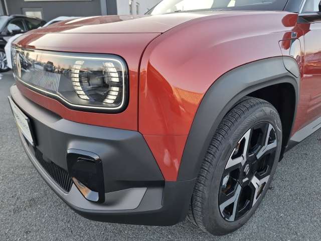 Fahrzeugbild eines Renault 4 E-TECH