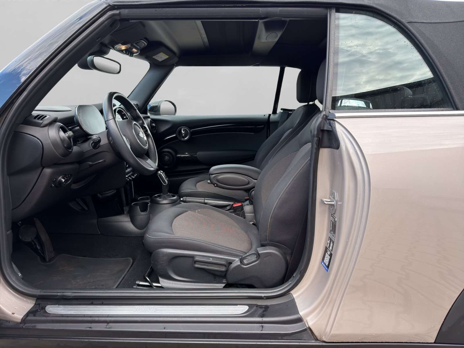 Fahrzeugbild eines MINI COOPER