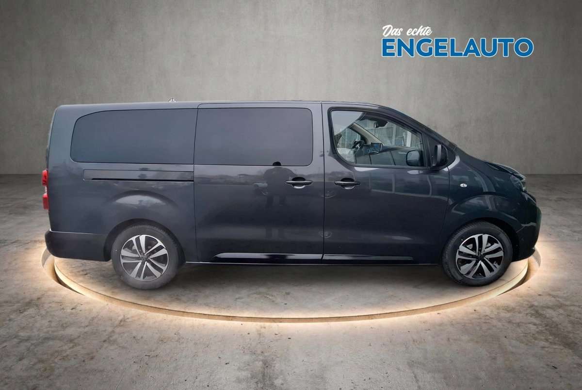 Fahrzeugbild eines Peugeot Traveller