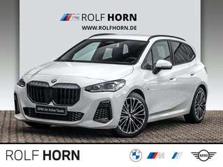 Schräge Frontansicht auf einen BMW 2er-Reihe , freigestellt