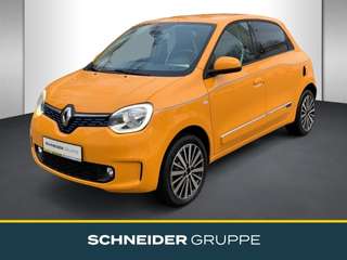 Schräge Frontansicht auf einen Renault Twingo , freigestellt