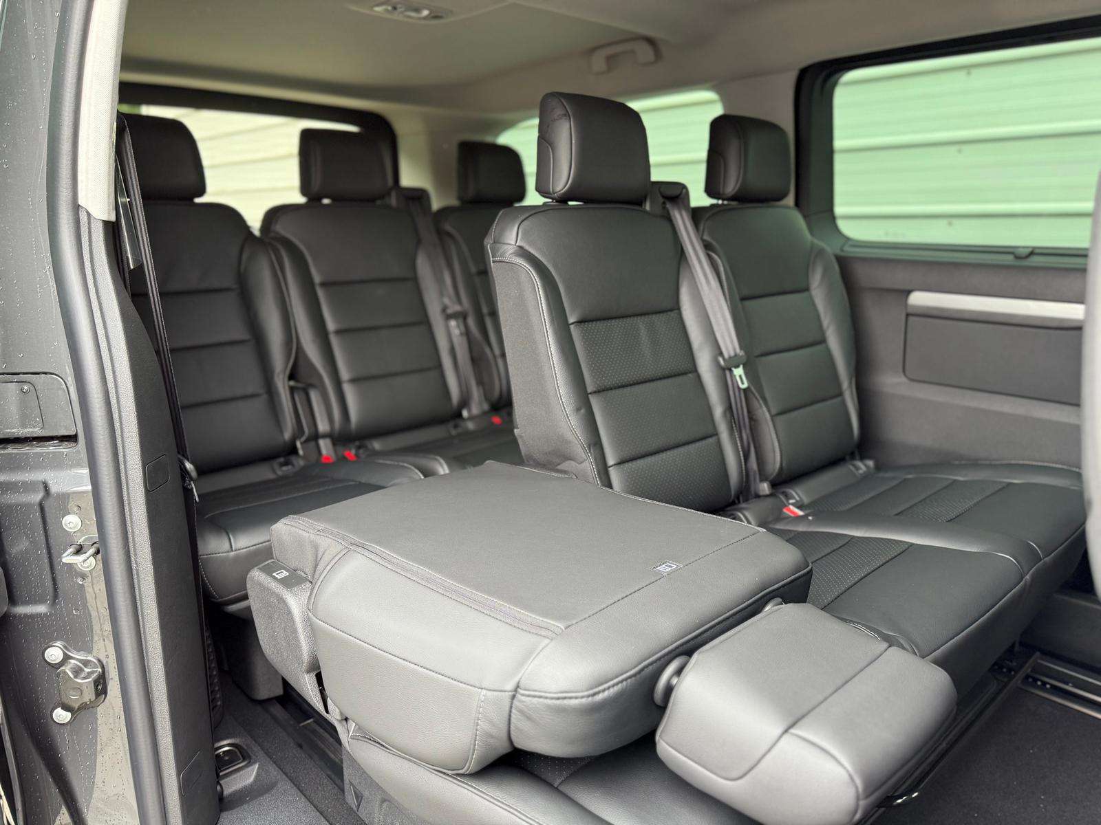 Fahrzeugbild eines Peugeot Traveller