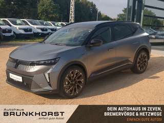 Schräge Frontansicht auf einen Renault Scenic E-TECH , freigestellt