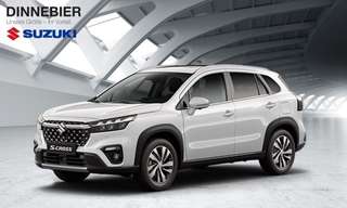 Schräge Frontansicht auf einen Suzuki S-Cross , freigestellt