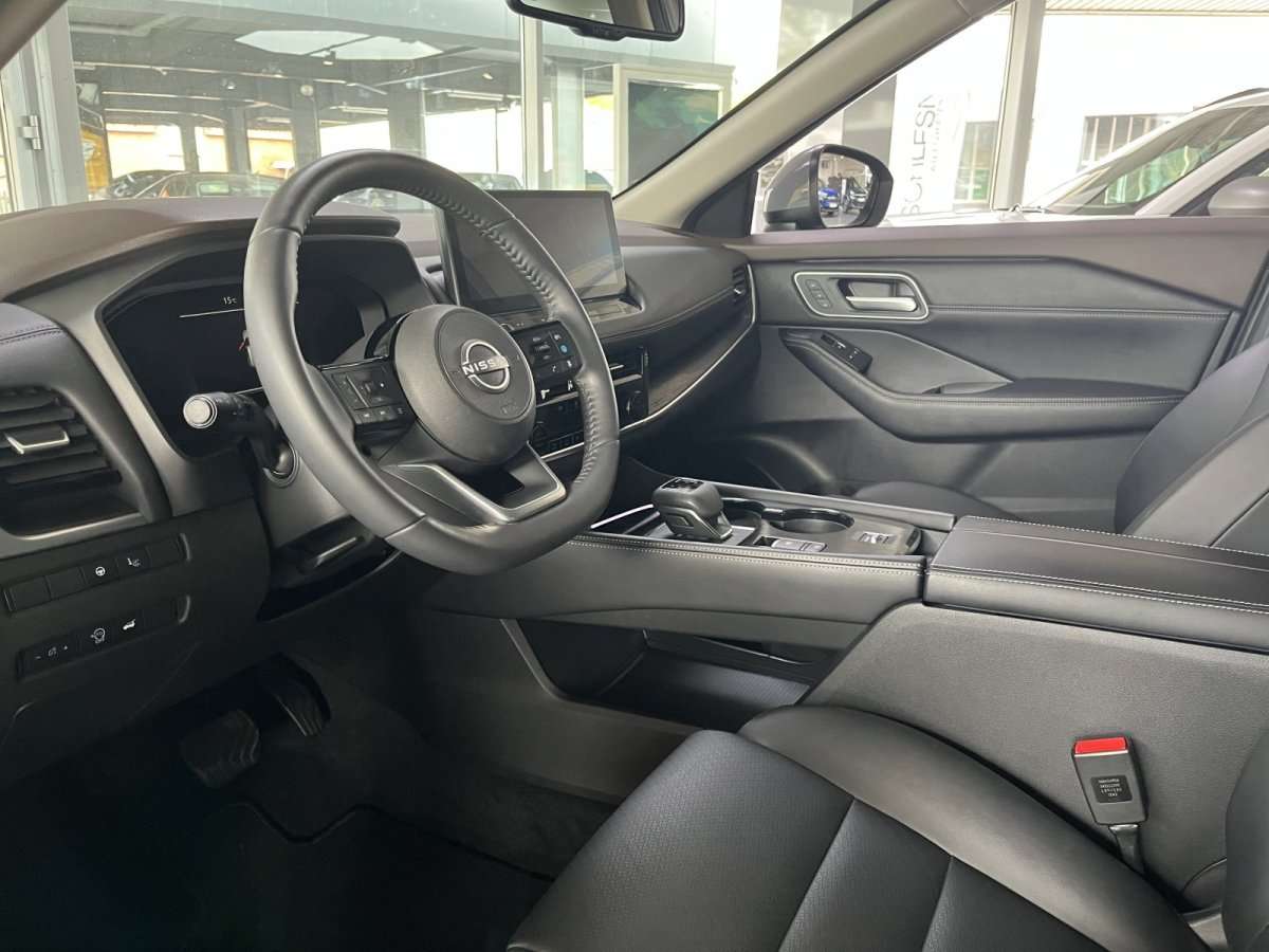 Fahrzeugbild eines Nissan X-TRAIL