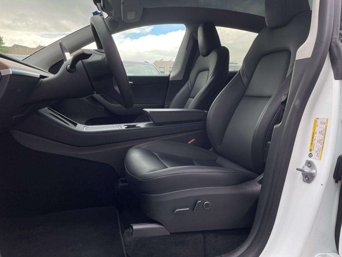 Fahrzeugbild eines TESLA Model Y
