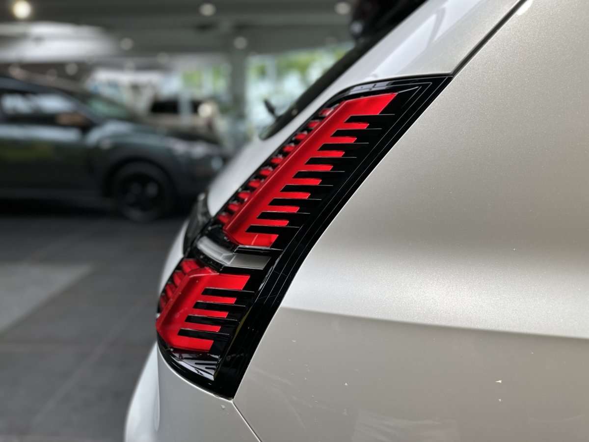 Fahrzeugbild eines Renault 5 E-TECH