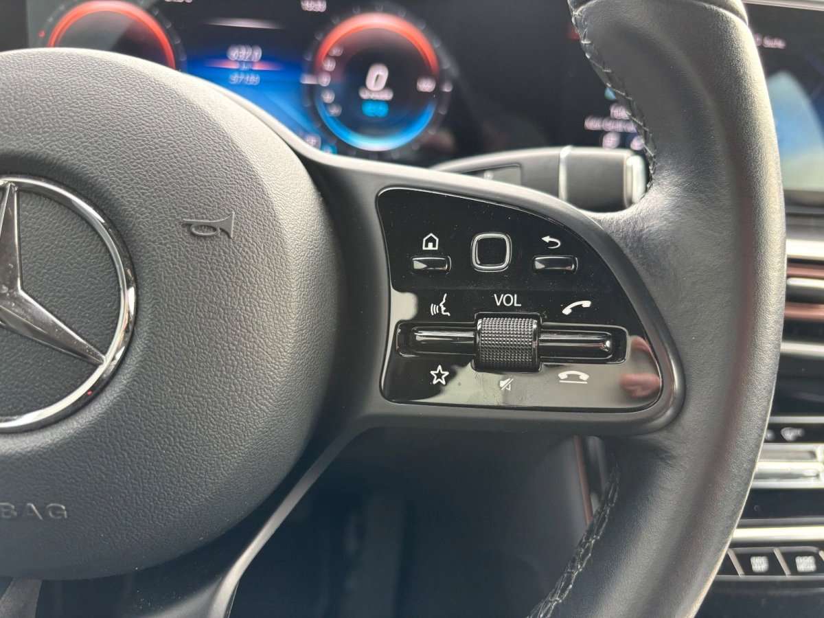 Fahrzeugbild eines Mercedes-Benz EQC