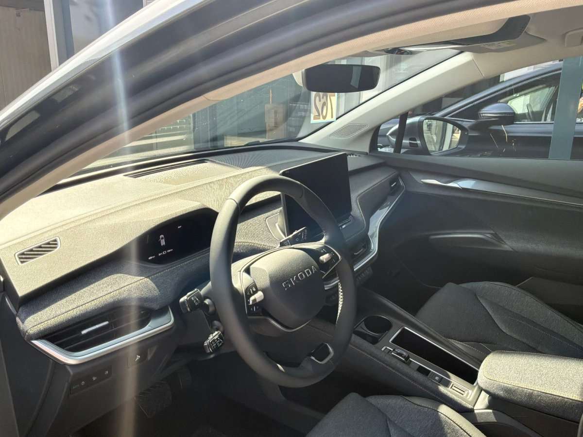 Fahrzeugbild eines Skoda ELROQ