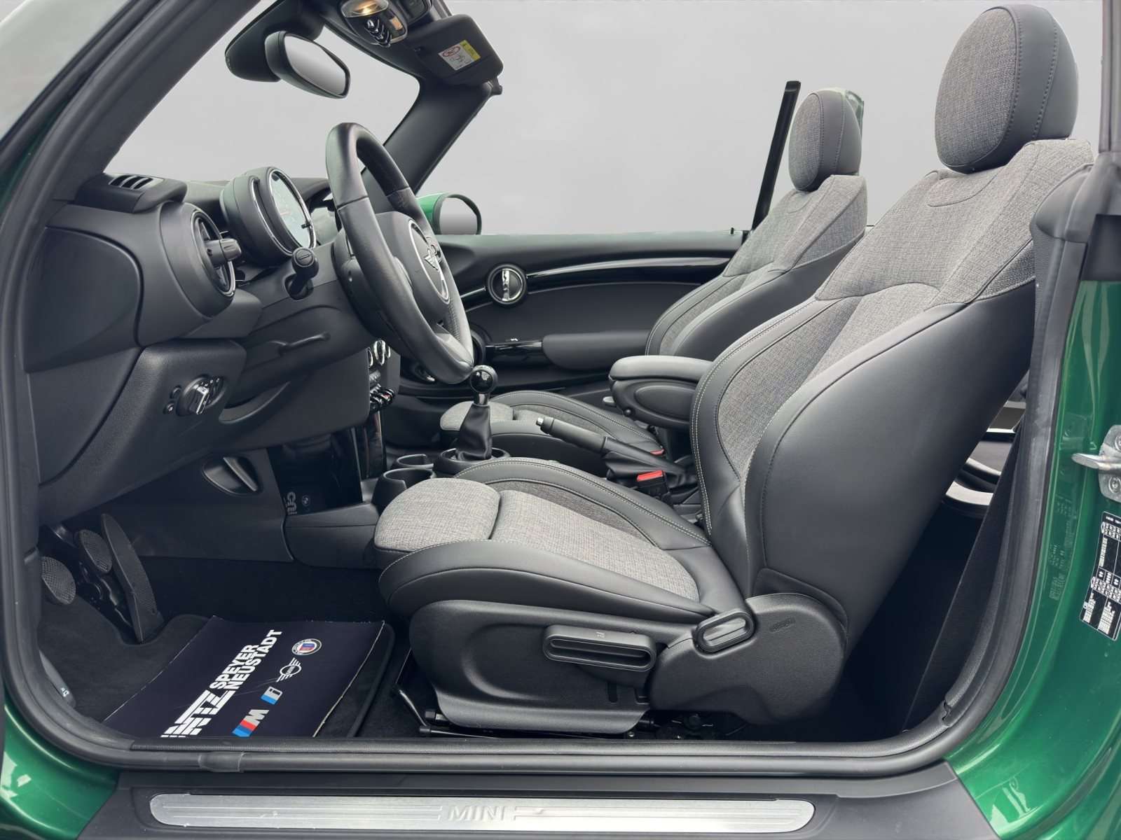 Fahrzeugbild eines MINI COOPER