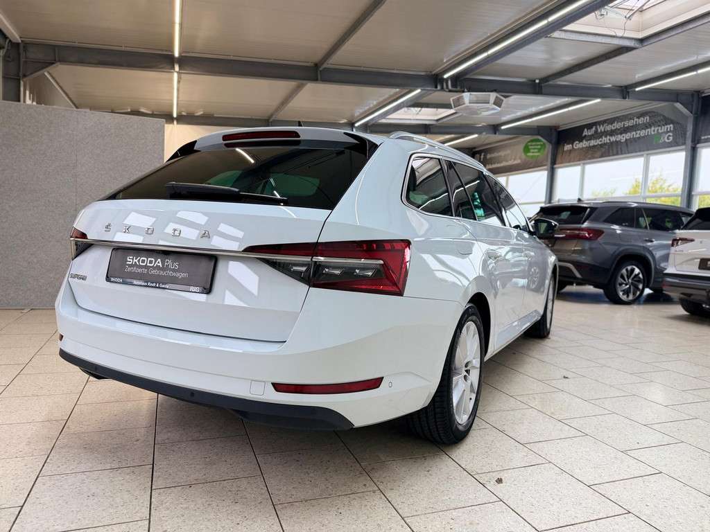 Fahrzeugbild eines Skoda Superb