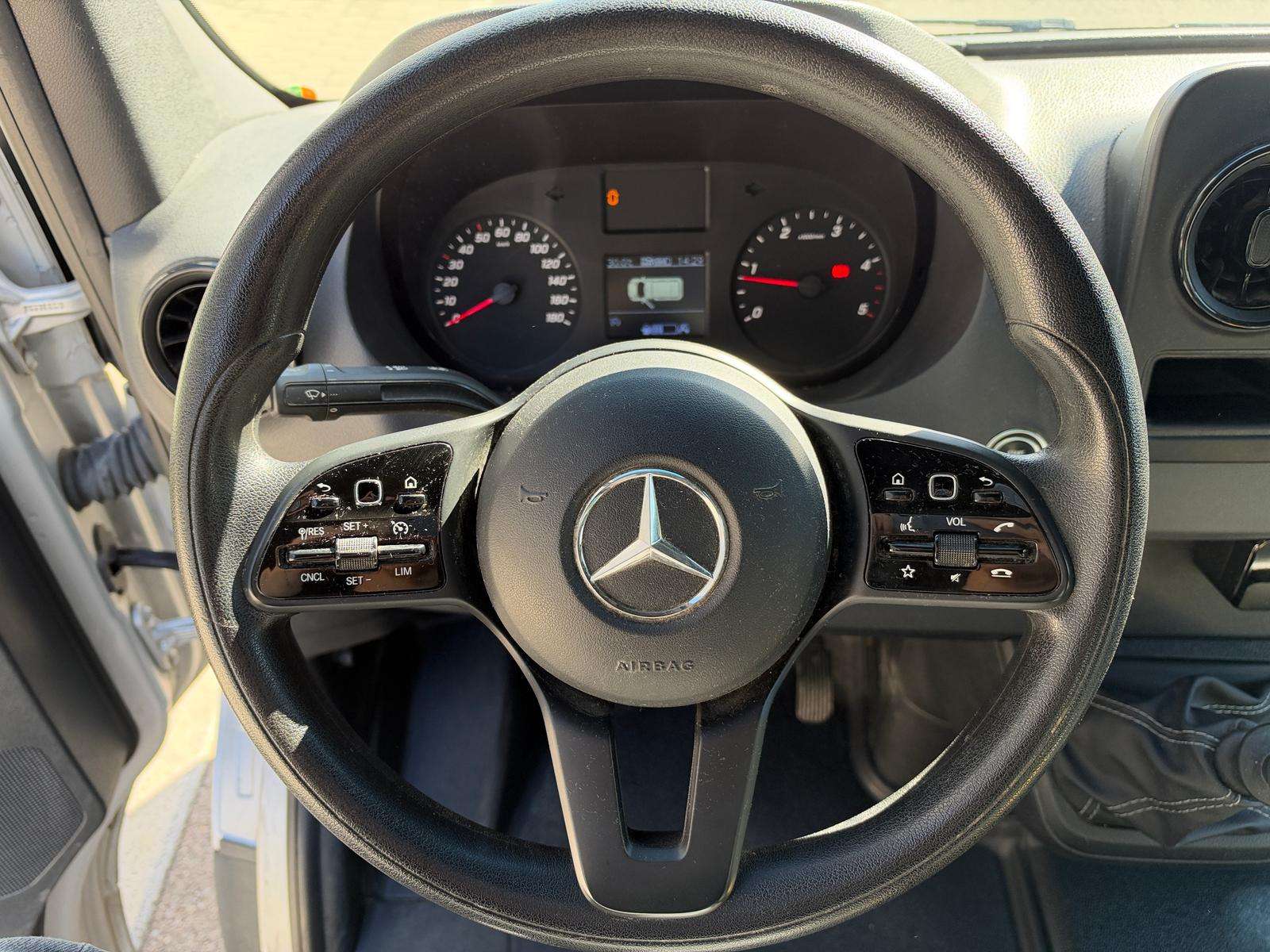 Fahrzeugbild eines Mercedes-Benz Sprinter