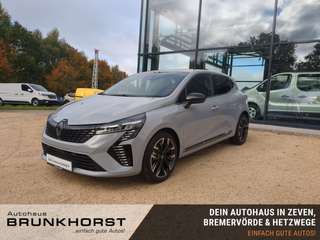 Schräge Frontansicht auf einen Renault Clio , freigestellt