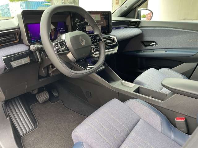 Fahrzeugbild eines Renault 4 E-TECH