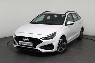 Schräge Frontansicht auf einen Hyundai i30 , freigestellt