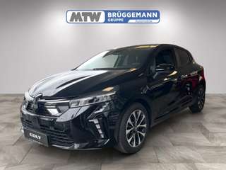 Schräge Frontansicht auf einen Mitsubishi Colt , freigestellt