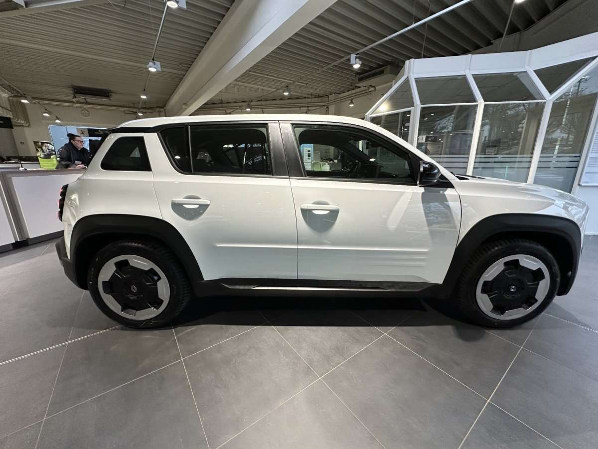 Fahrzeugbild eines Renault 4 E-TECH