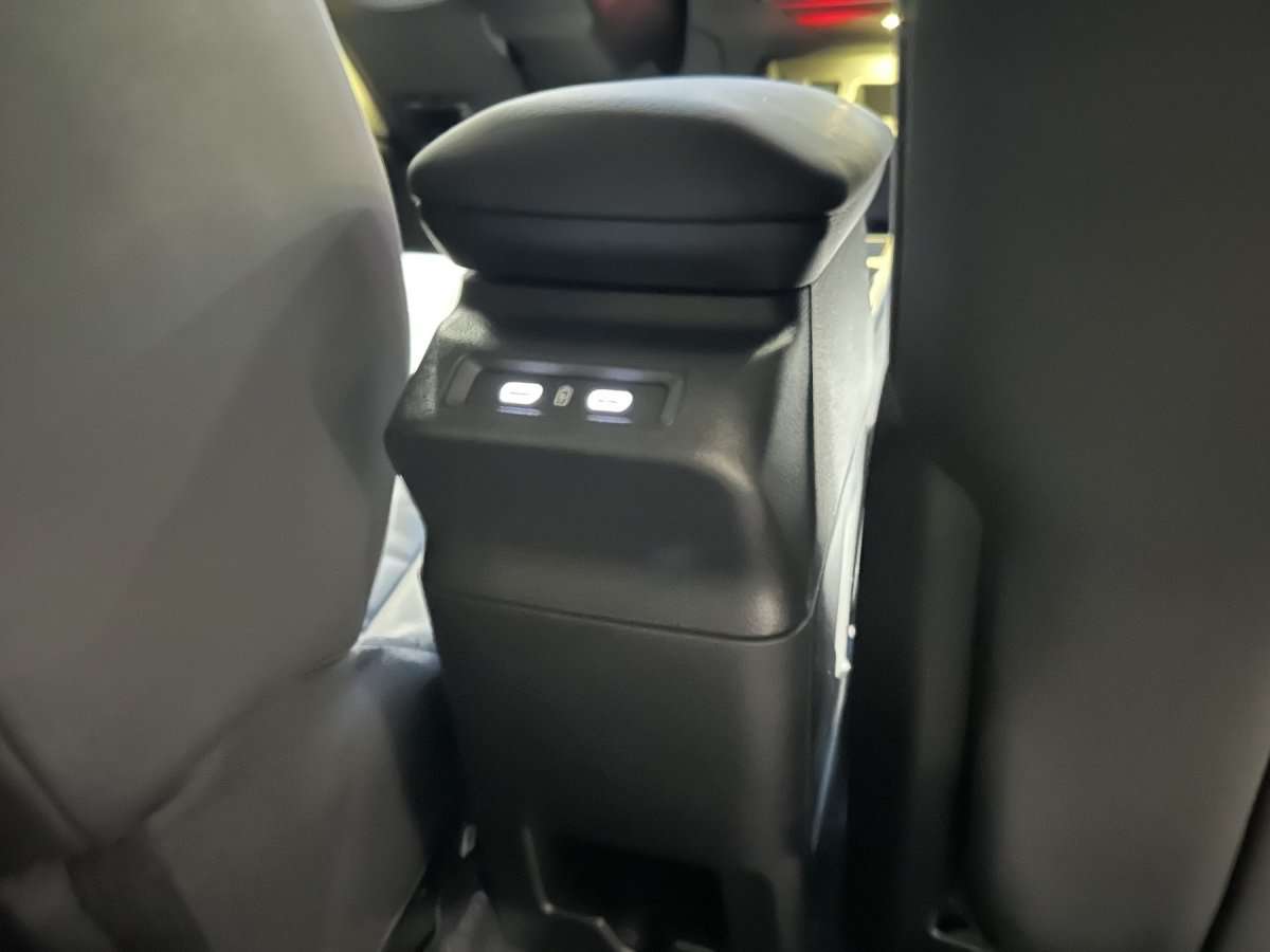 Fahrzeugbild eines Renault 4 E-TECH