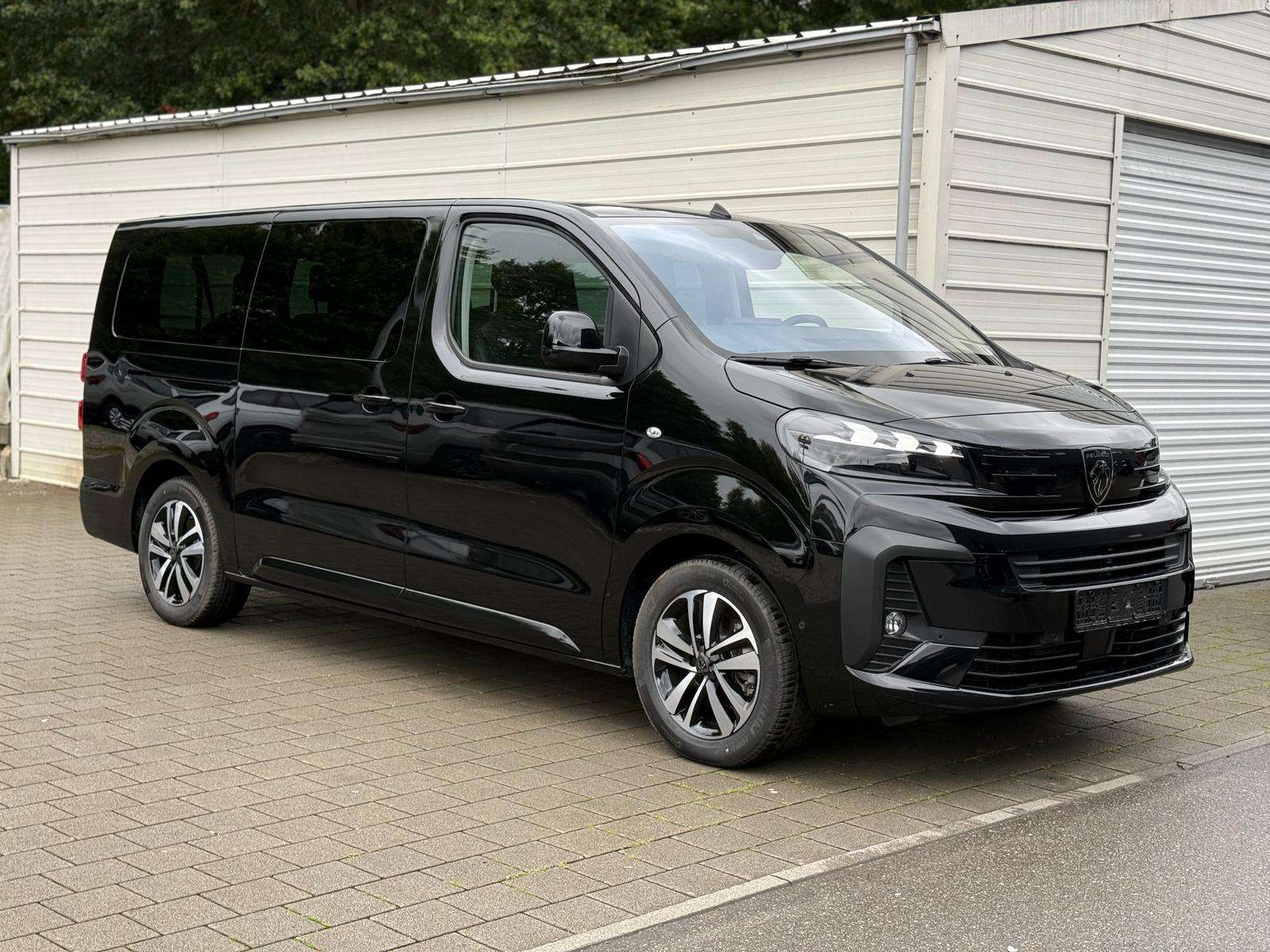 Fahrzeugbild eines Peugeot Traveller
