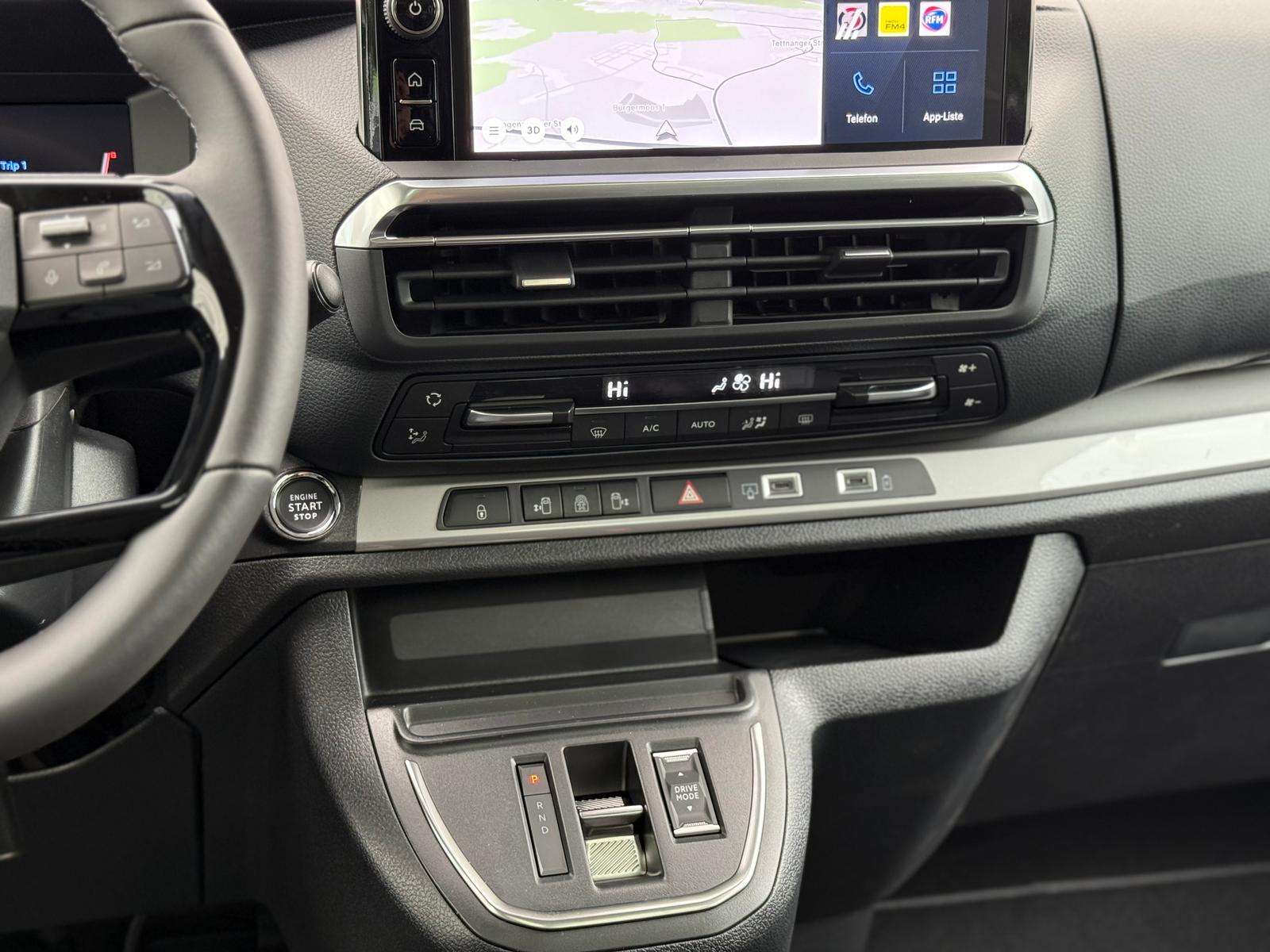 Fahrzeugbild eines Peugeot Traveller