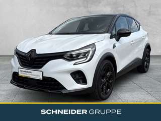 Schräge Frontansicht auf einen Renault Captur , freigestellt