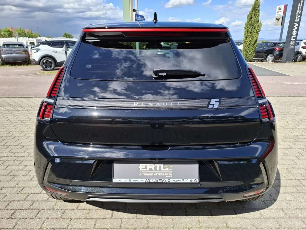 Fahrzeugbild eines Renault 5 E-TECH