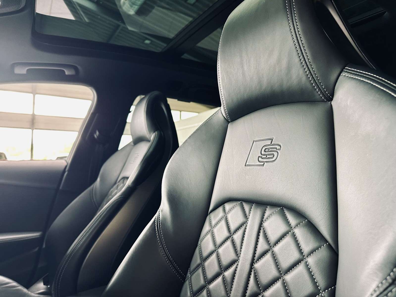 Fahrzeugbild eines Audi S4