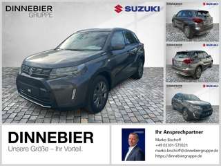 Schräge Frontansicht auf einen Suzuki Vitara , freigestellt
