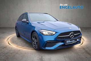 Schräge Frontansicht auf einen Mercedes-Benz C-Klasse , freigestellt