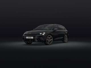 Schräge Frontansicht auf einen CUPRA Leon , freigestellt