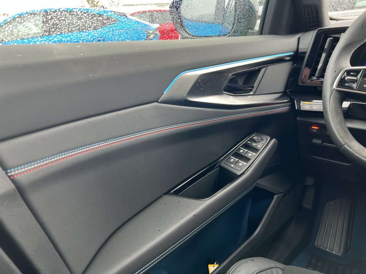 Fahrzeugbild eines Renault Rafale