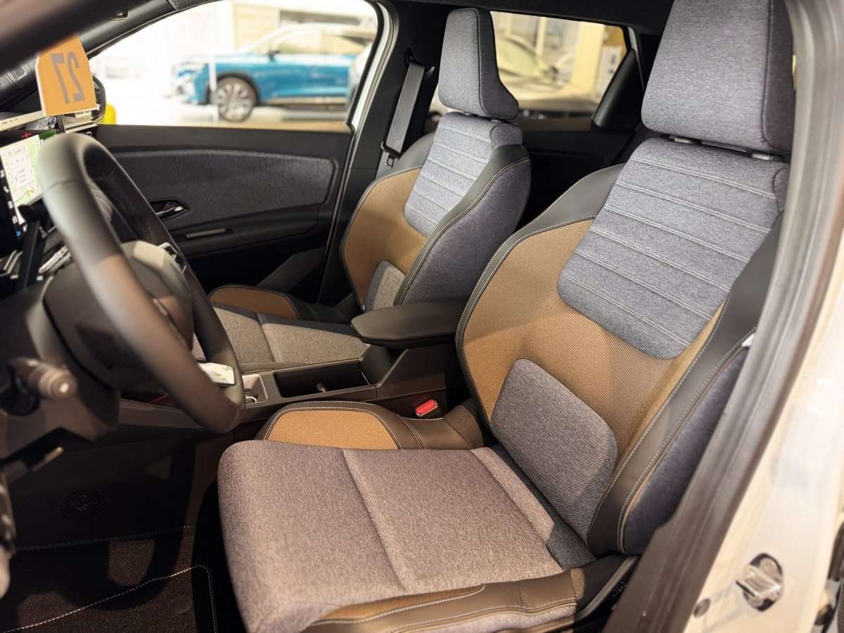 Fahrzeugbild eines Renault 5 E-TECH