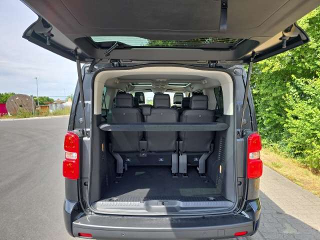 Fahrzeugbild eines Peugeot Traveller